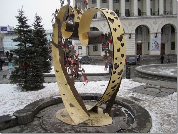 Памятник "Сердце любви"